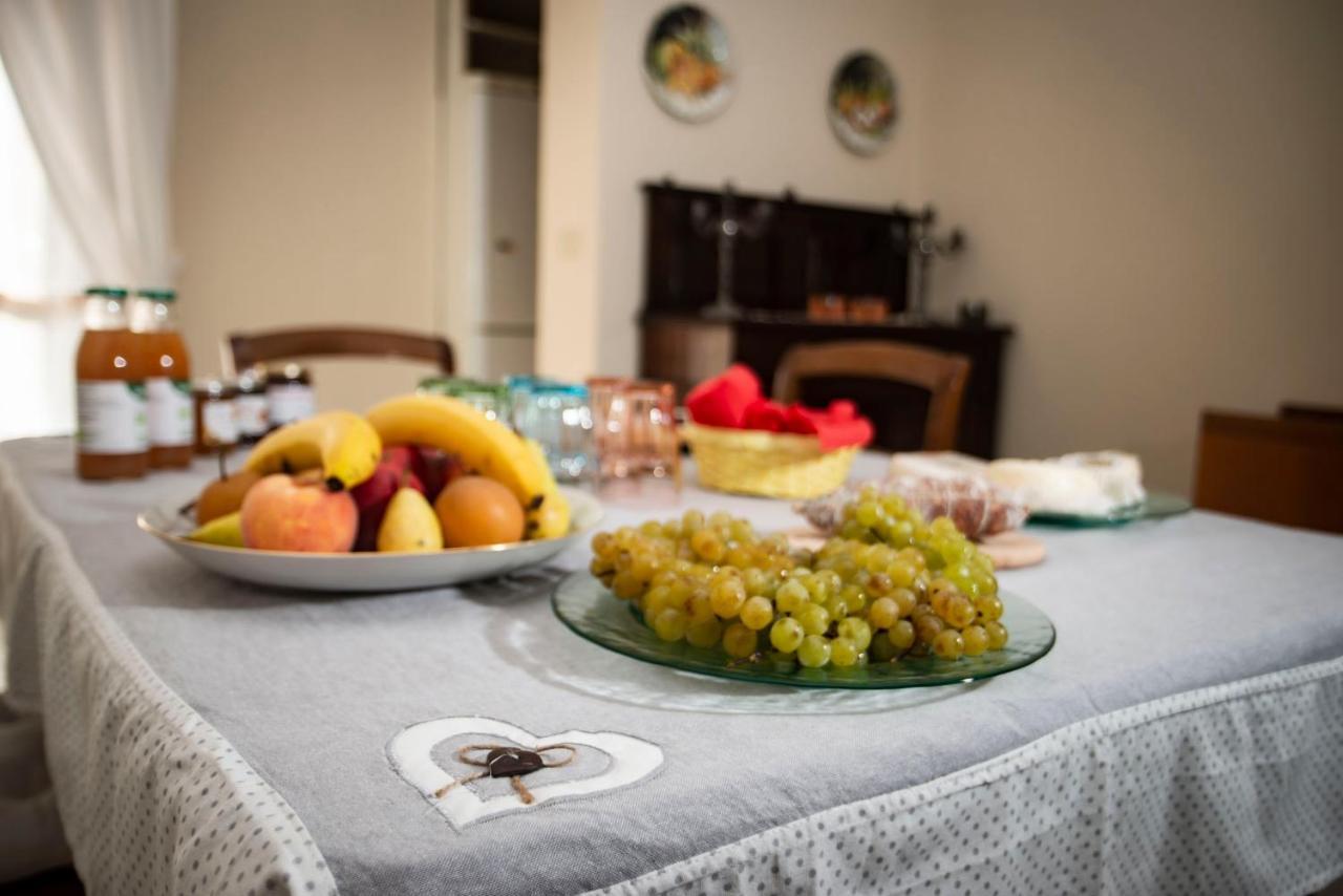 I Quattro Grappoli Bed and Breakfast Neive Buitenkant foto
